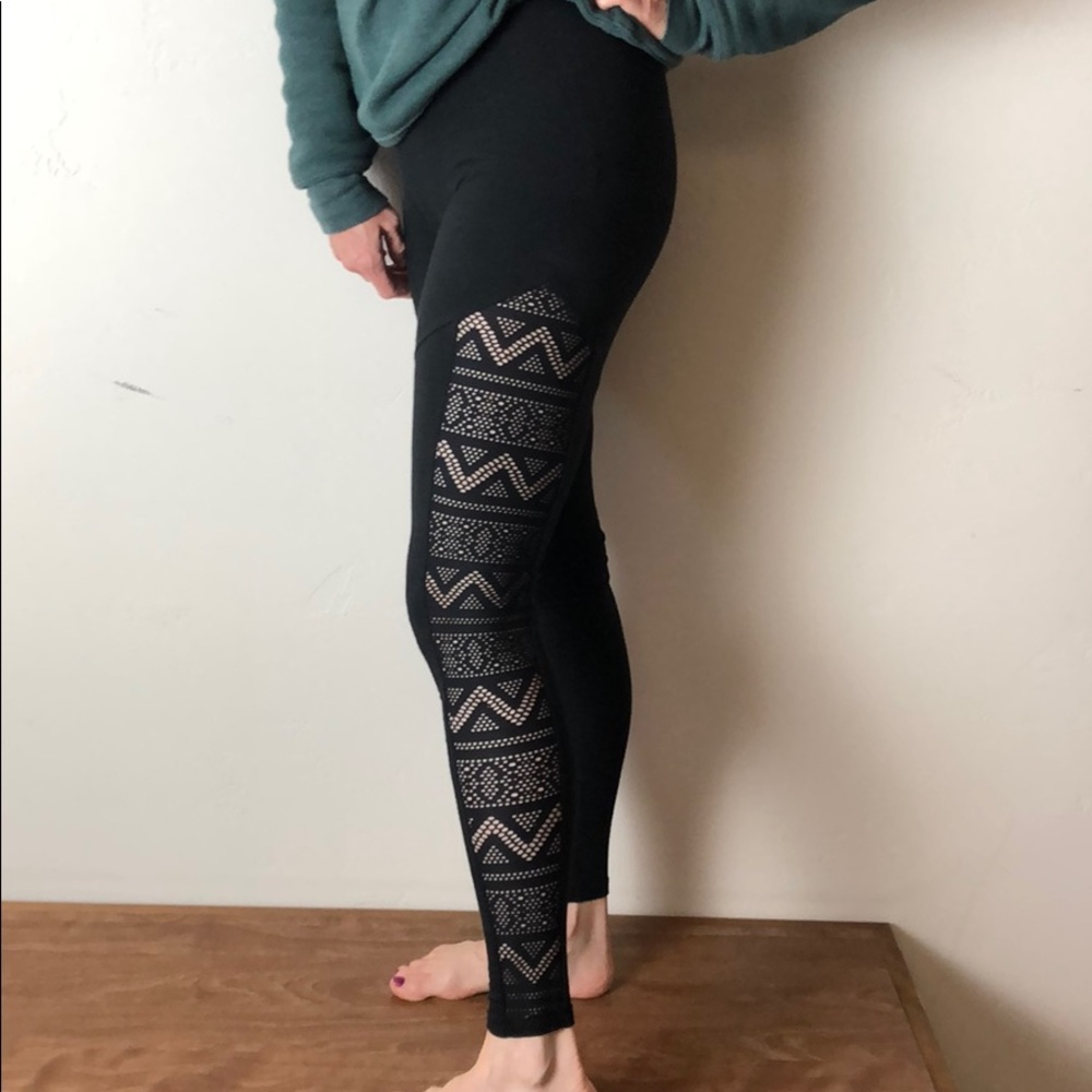 Victoria’s Secret black patterned leggings